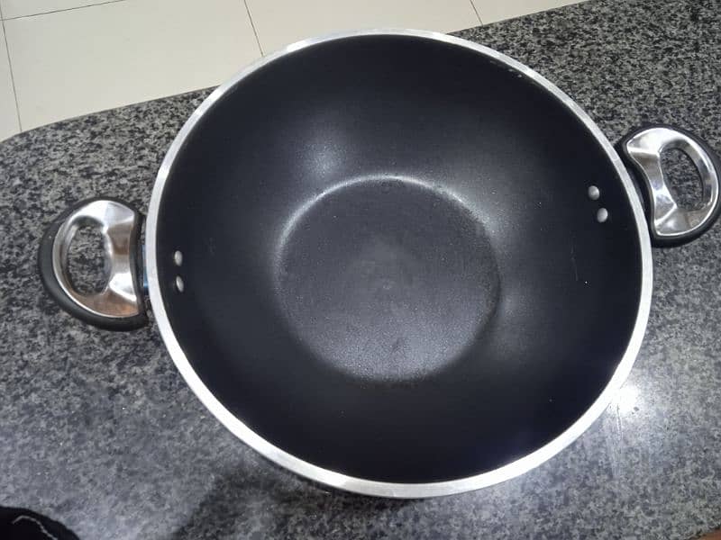 nonstick  v little used utensil 5