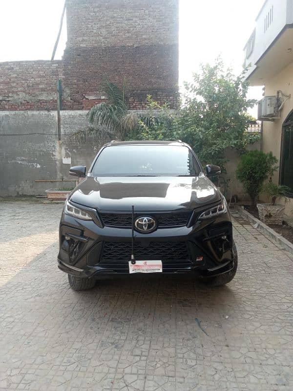 Toyota Fortuner G R 2024 1