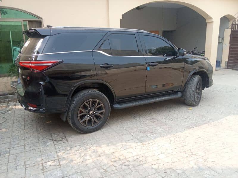 Toyota Fortuner G R 2024 2