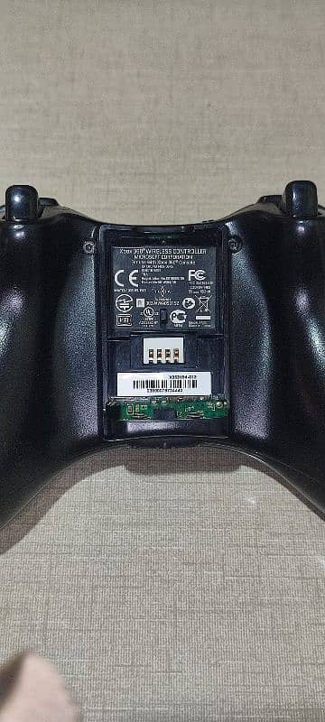 Original wireless Xbox 360 controller 4