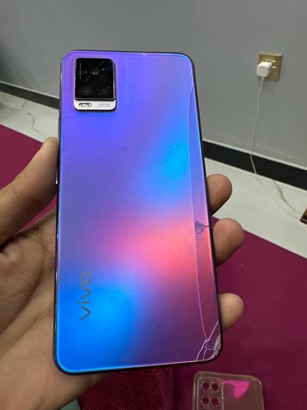 vivo V20 128gb back  cracke 0