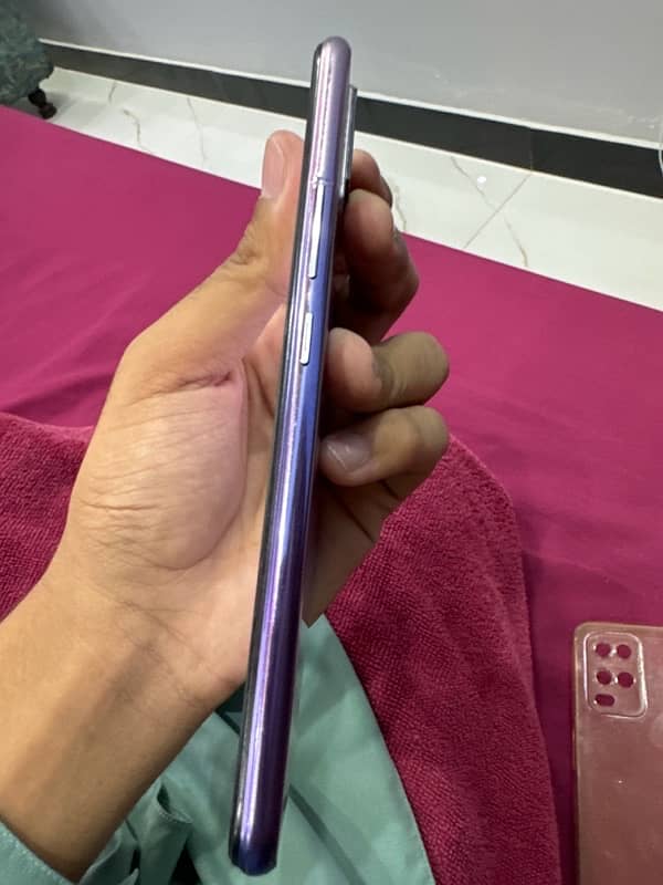 vivo V20 128gb back  cracke 2