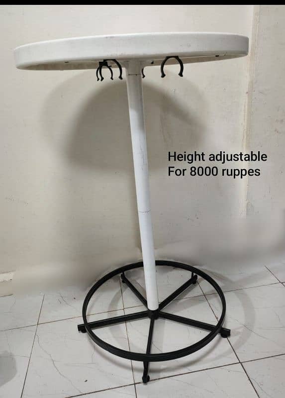 folding and adjustable table 1