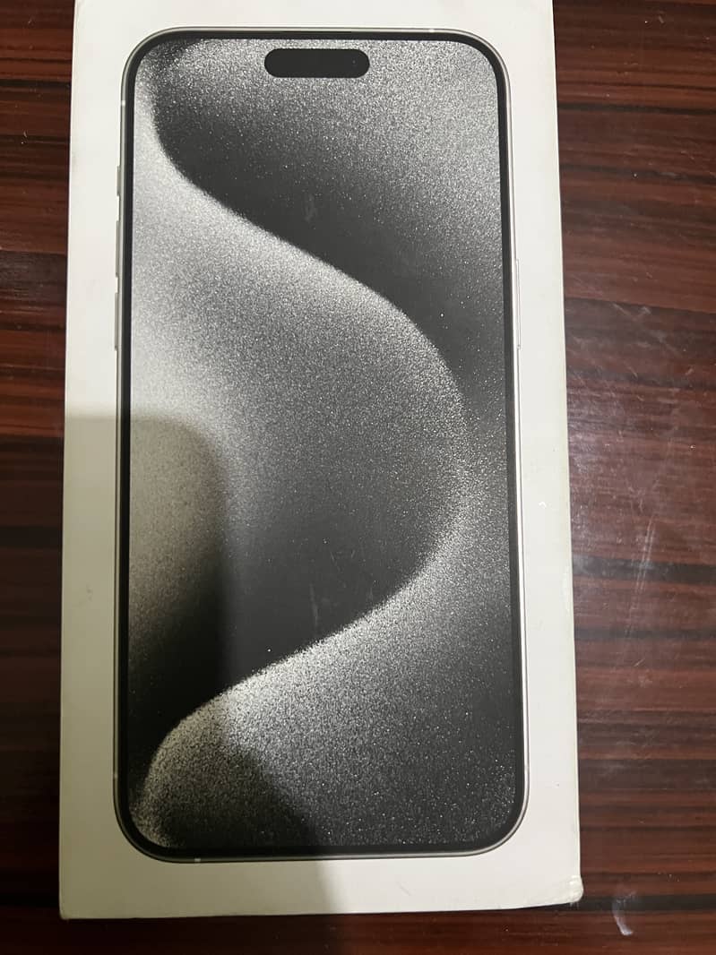 iPhone 15 pro max 256 white titanium 3