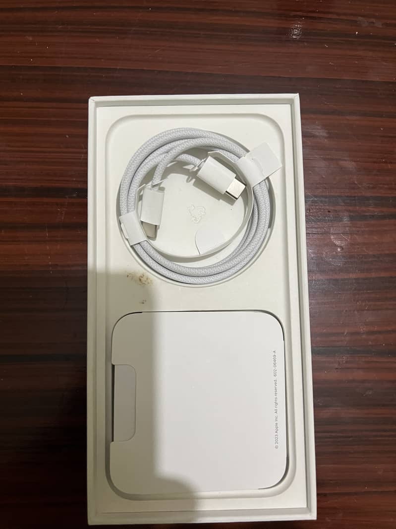 iPhone 15 pro max 256 white titanium 4