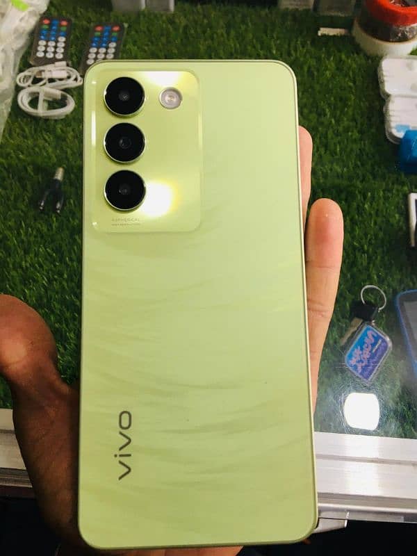 I m selling in a vivo y100 10/10 condition 0