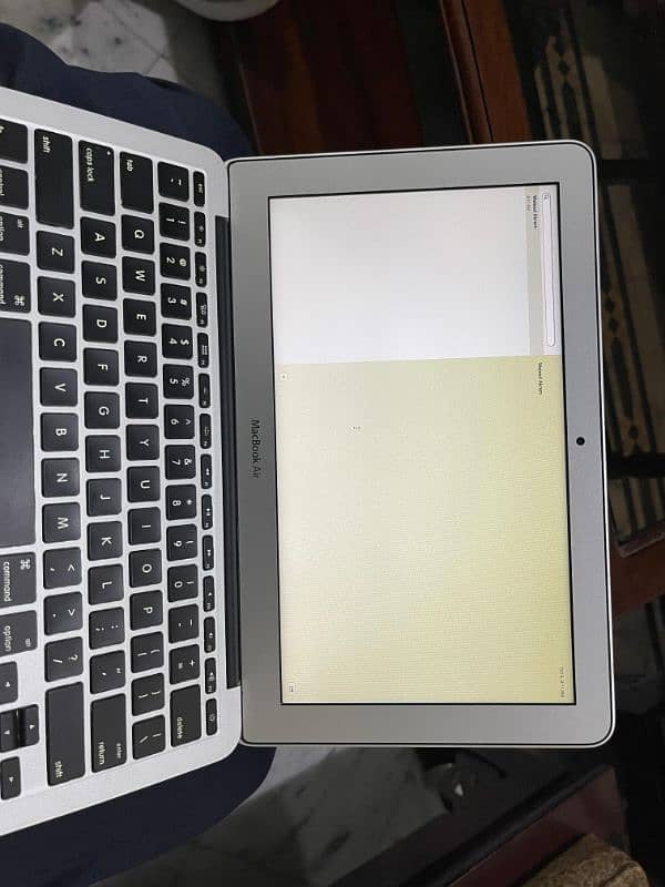 Macbook Air For sale. 3