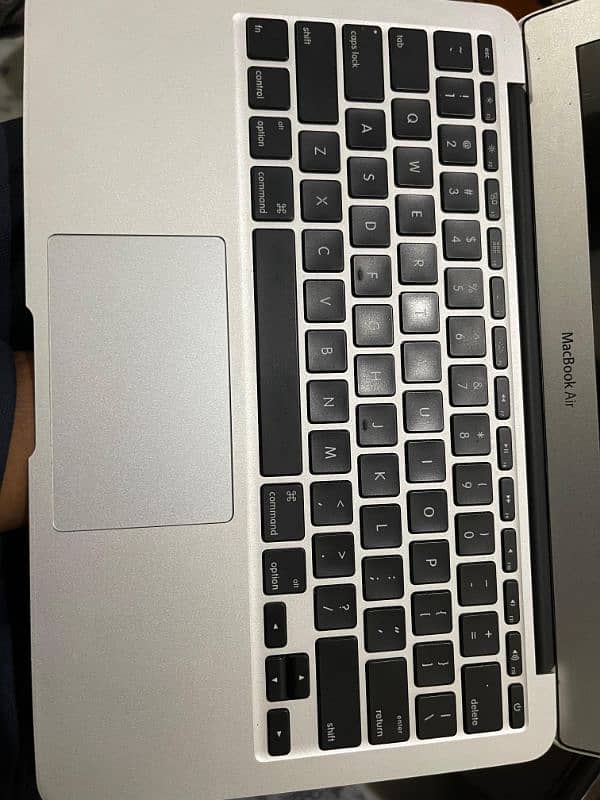 Macbook Air For sale. 4