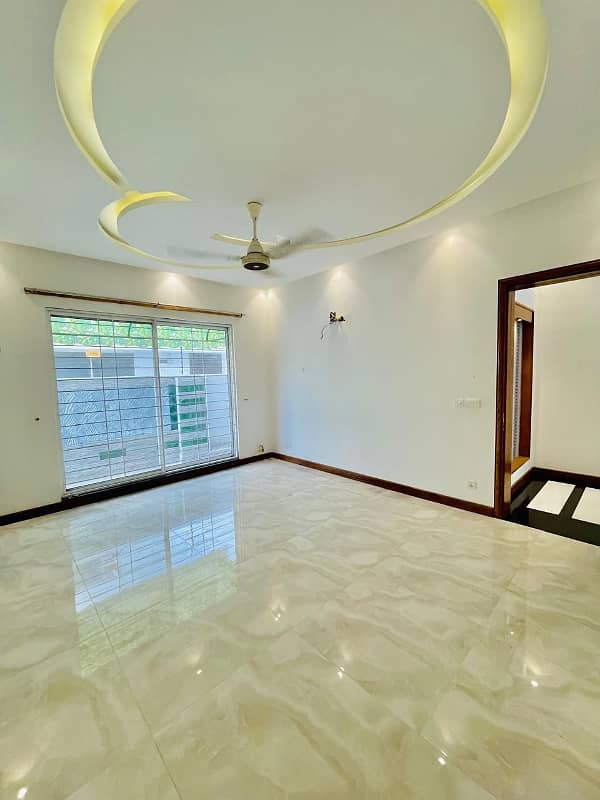 1 Kanal House For Rent in Phase 6 DHA Lahore at Prime Location Near to Park 20