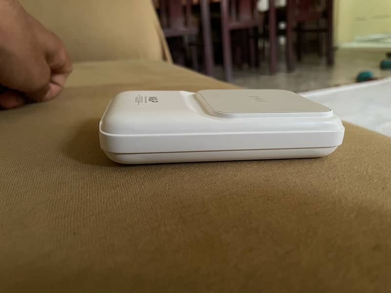 W and P 10000 mah wireless power bank for sale in new condition 5