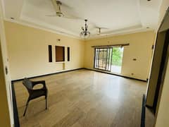 10 Marla House For Rent in Phase 5 Near Penta Square Mall & Apartment & Park 0