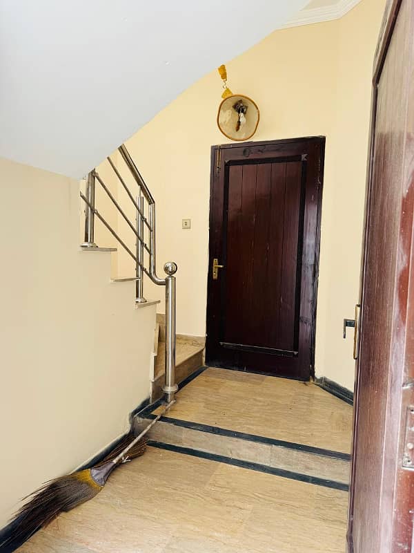 10 Marla House For Rent in Phase 5 Near Penta Square Mall & Apartment & Park 2