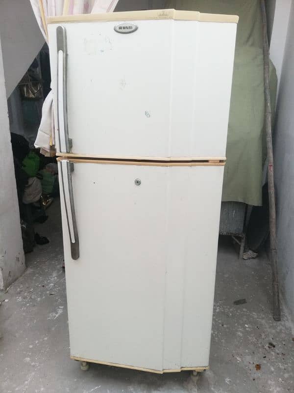 waves fridge Midium size good condition 0