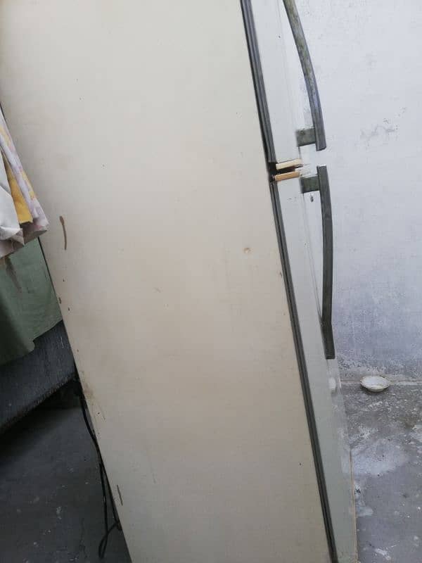 waves fridge Midium size good condition 1