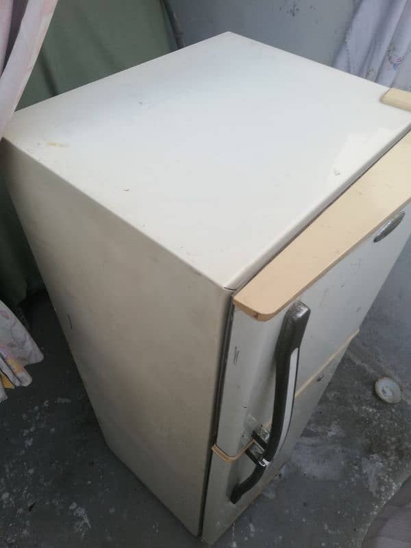 waves fridge Midium size good condition 3