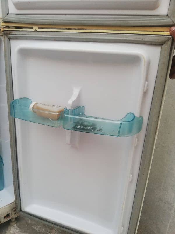 waves fridge Midium size good condition 4