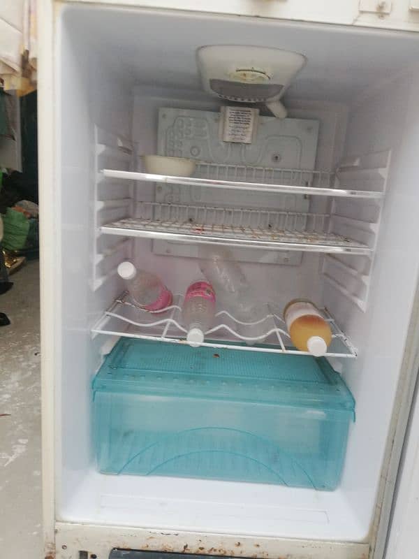 waves fridge Midium size good condition 5