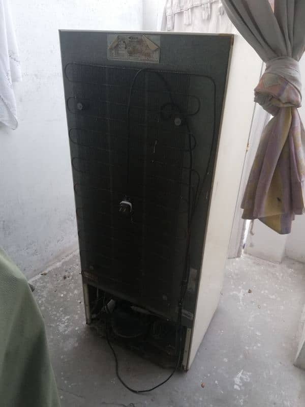 waves fridge Midium size good condition 7