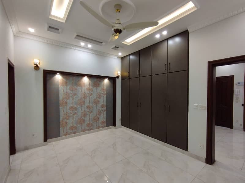 Elegant 5 Marla House for Sale in CC Block, Bahria Town 4 Bedrooms 2.5 Crore 6