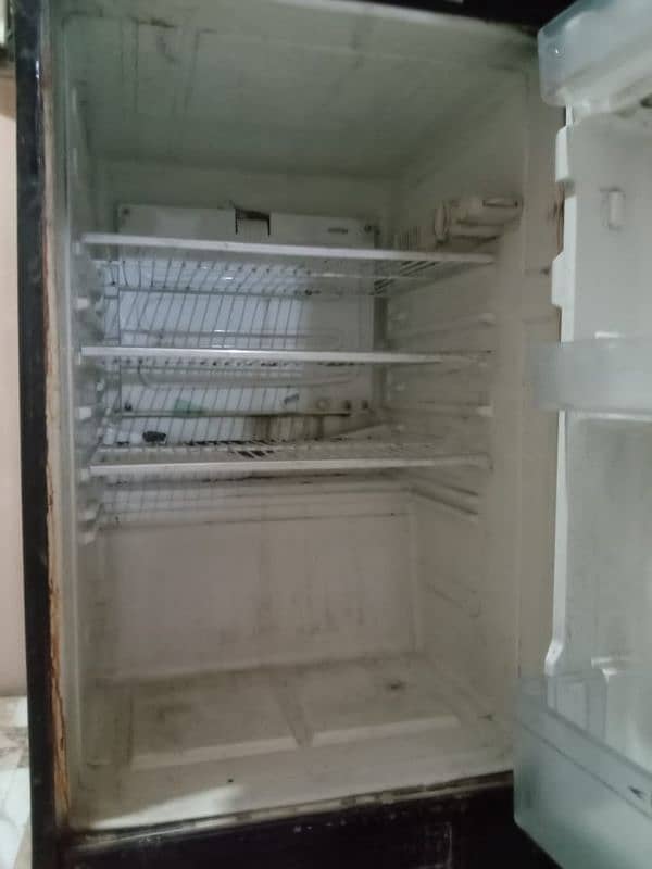 DAWLENCE FRIDGE FOR SALE 3