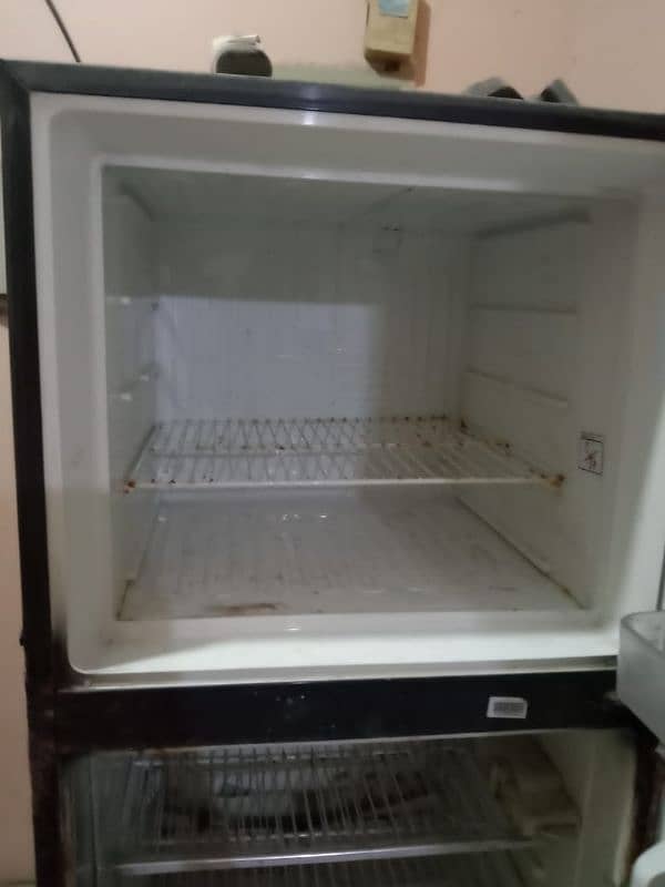 DAWLENCE FRIDGE FOR SALE 4