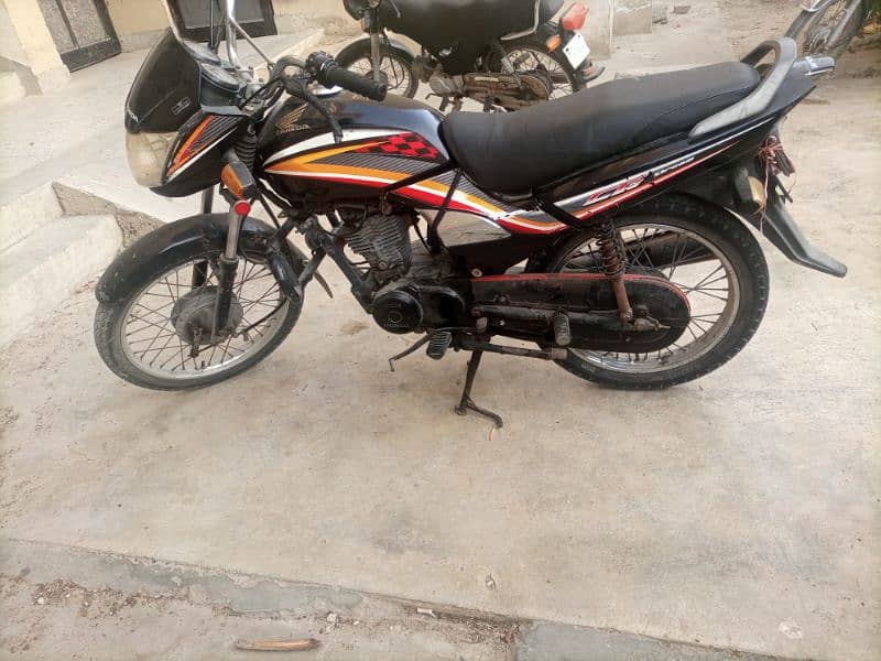 URGENT SALE Honda CG 125 Dream 3