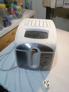 2 liter electric deep frirer 10/10 condition