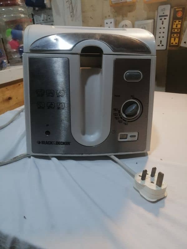 2 liter electric deep frirer 10/10 condition 1