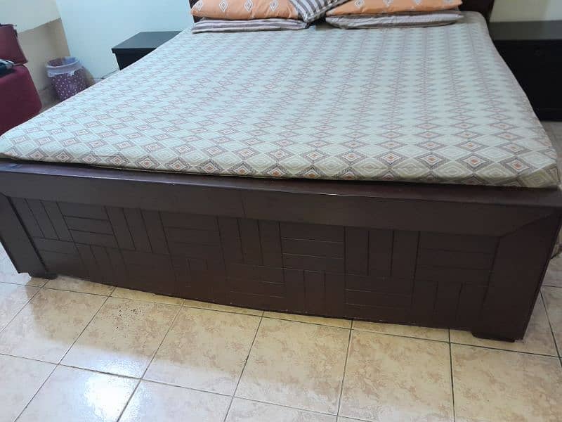 King size bed 3