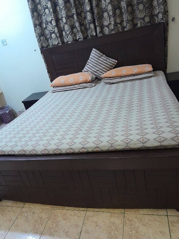 King size bed 6