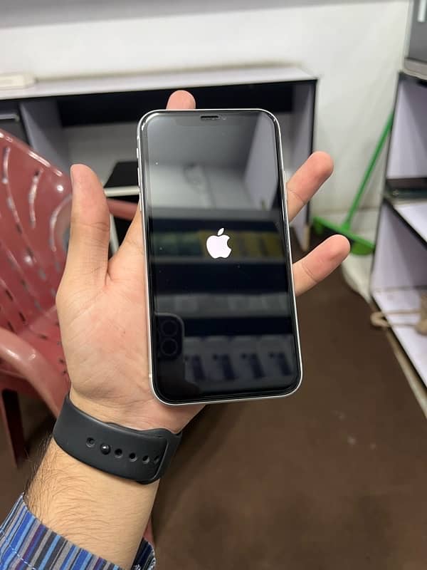 iphone XR PTA approved 64gb T. Genioun 1