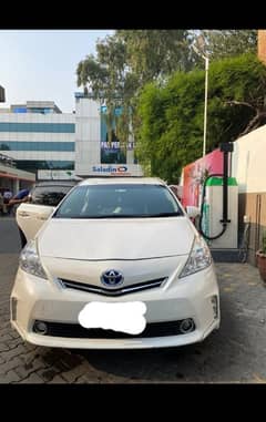 Toyota Prius Alpha 2014