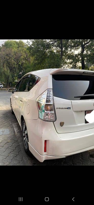 Toyota Prius Alpha 2014 5