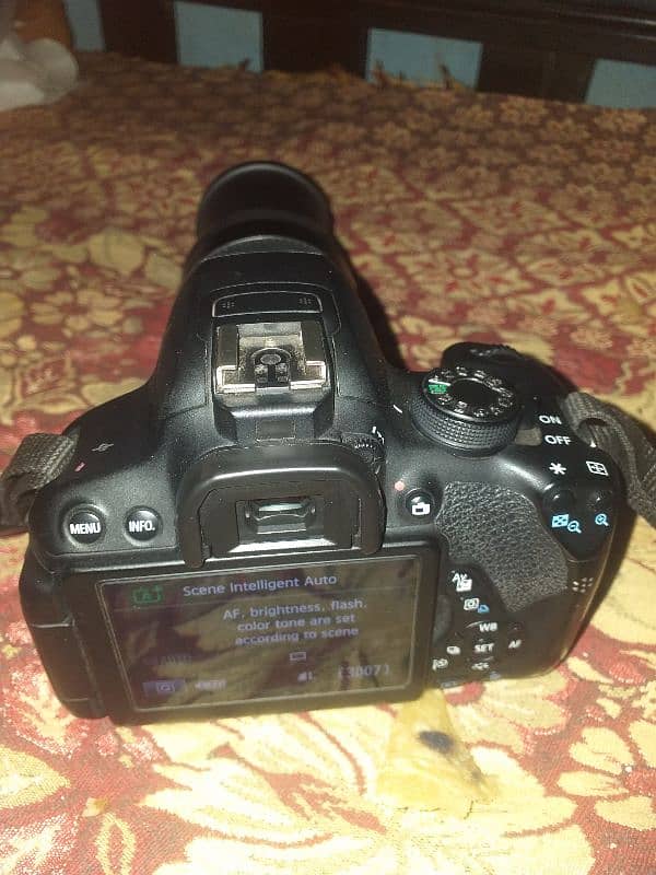 CANON 700D DSLR CAMERA 4