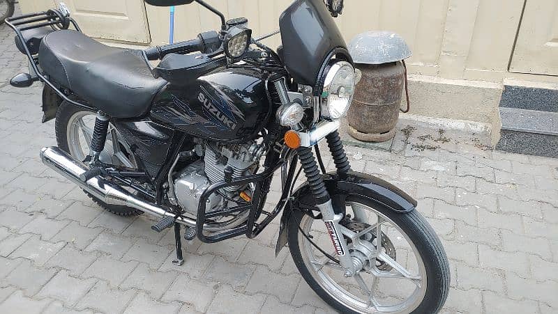 Suzuki GS 150 SE 0