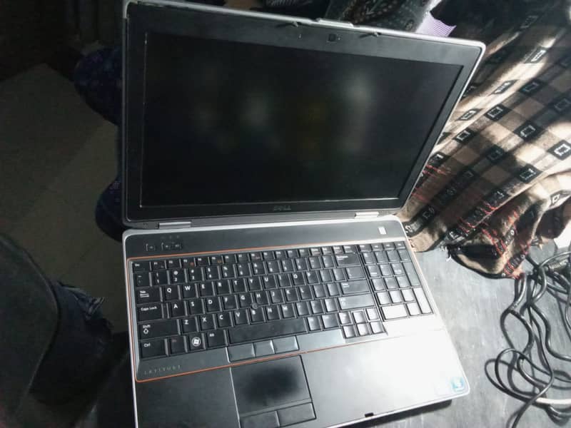 DELL Laptop i5 4ram SSD 256gb 4