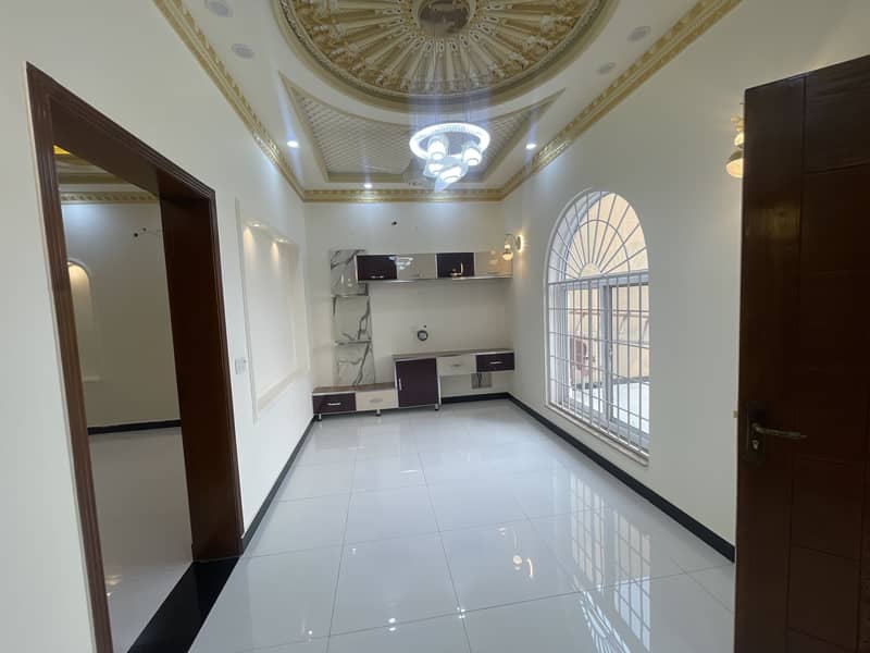 5 Marla Triple Story House for Sale with 7 Bedrooms Near Emporium Mall and Canal Road 40