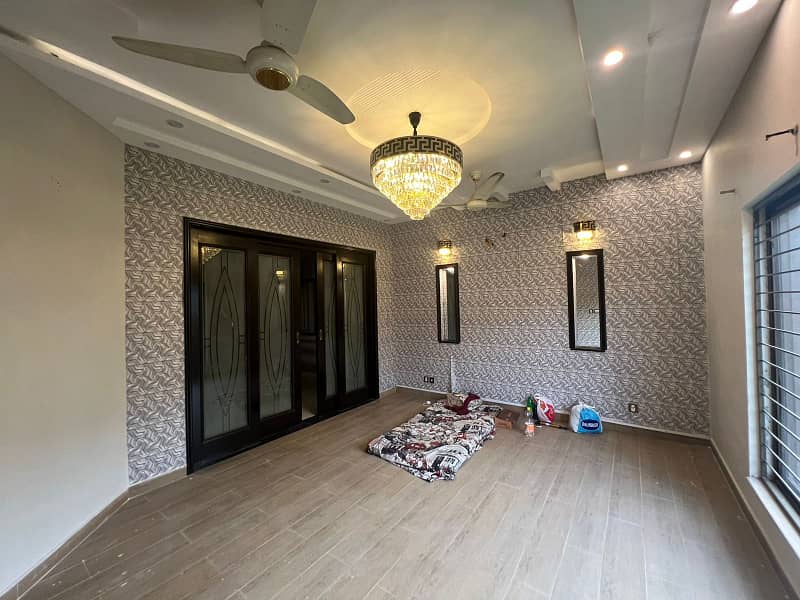 10 Marla Used Spanish Style House is for Sale in Jasmine Block Bahria Town Lahore 9