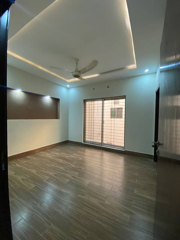 5 Marla Slightly Used Well Maintained House is for Sale in BB Block Bahria Town Lahore 1