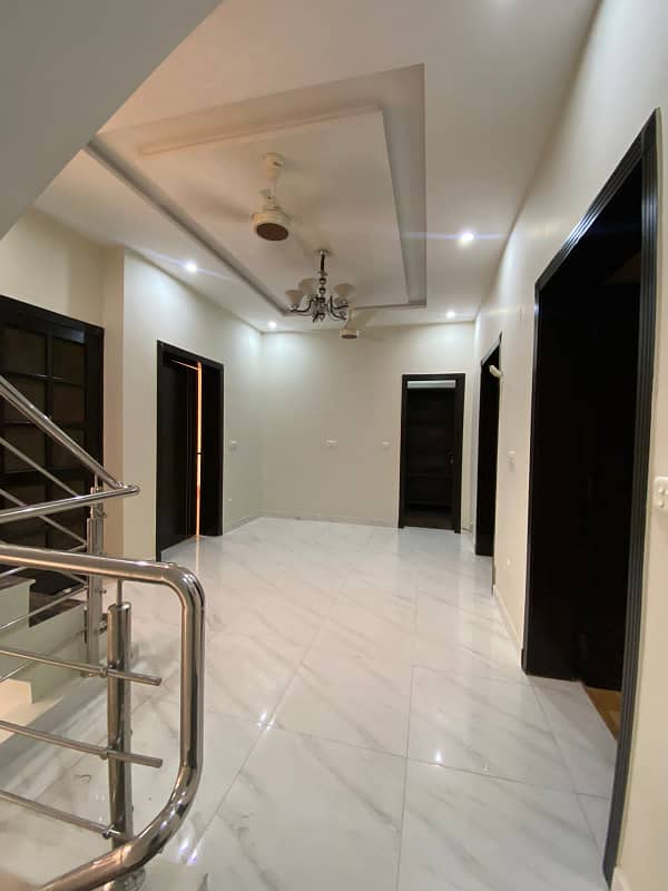 5 Marla Slightly Used Well Maintained House is for Sale in BB Block Bahria Town Lahore 9