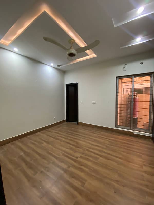 5 Marla Slightly Used Well Maintained House is for Sale in BB Block Bahria Town Lahore 14