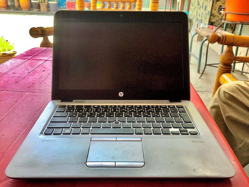 G3 820 HP laptop 0