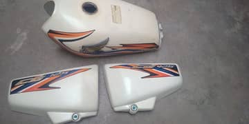 125 fuel tanki and side covers available