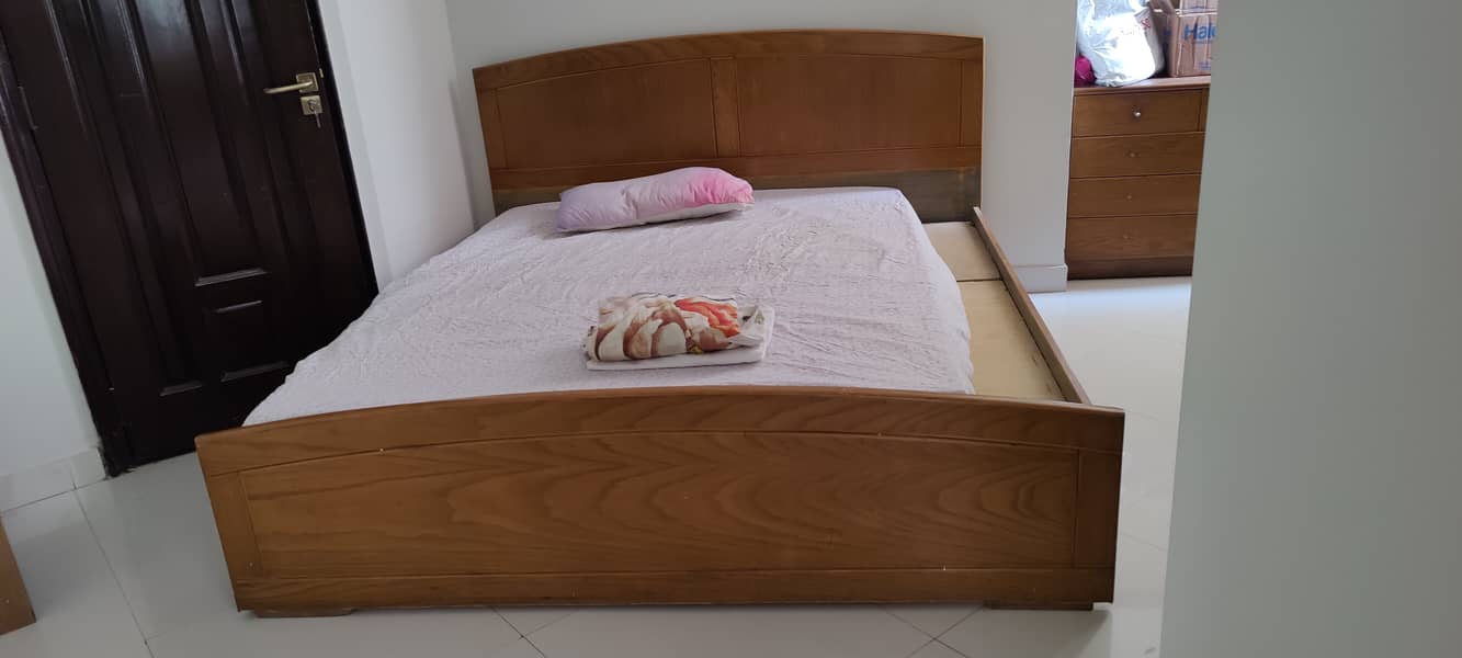 King size bed like new 7