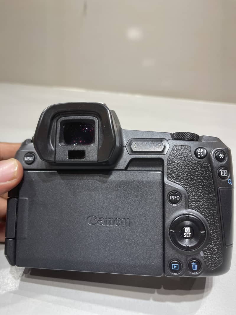 Cannon EosR Body with adapter and lens 35mm RF 5