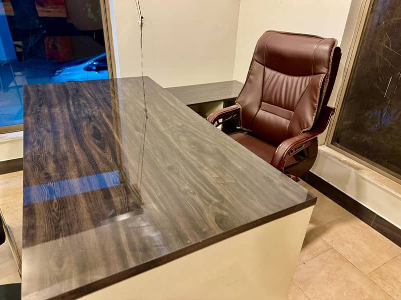 Executive Office Tables, Chairs and Sofas for Sale 15