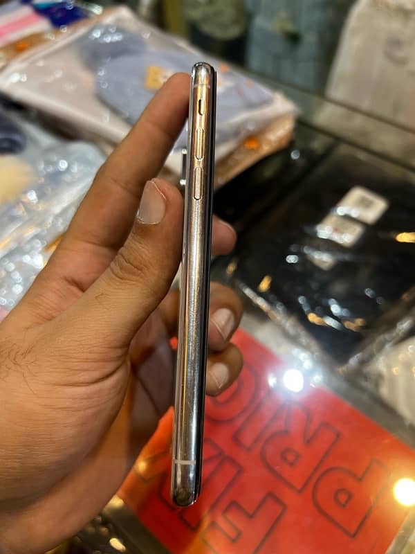 iphone x 64gb . pta approved 1