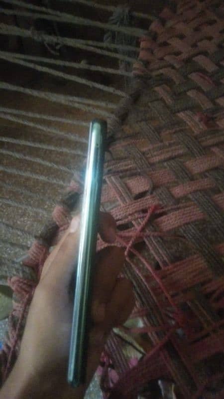 Vivo y17 model hai back body k issue hai tora se 1