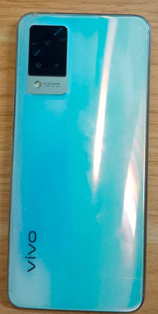 VIVO V 21 IN LUSH CONDITION 1