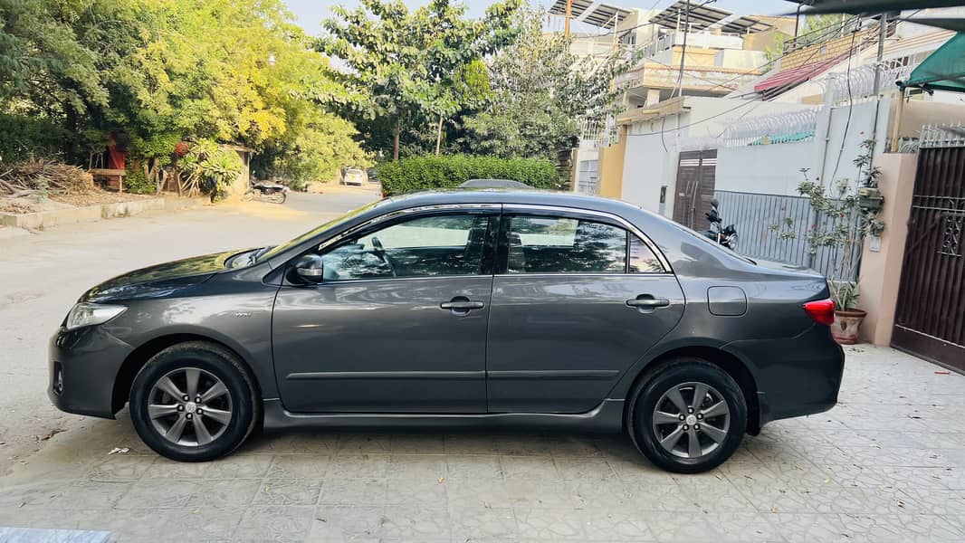 Toyota Corolla Altis(SR) 2011 Owne Power full apna injen 2